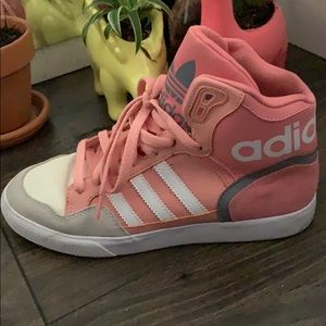 Rare hard to find high top adidas 😍
